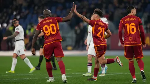 Roma golea 4-0 a Cagliari: Daniele De Rossi continua invicto desde que llegó al banquillo