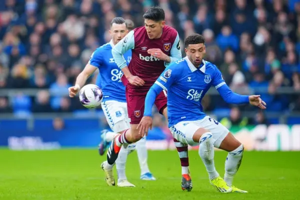Leyenda de la Premier League se rinde ante Edson Álvarez: "Realmente impresionante"