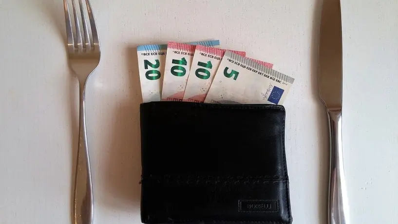 ¿Dejar propina en un restaurante es obligatorio? Aquí te explicamos todo
