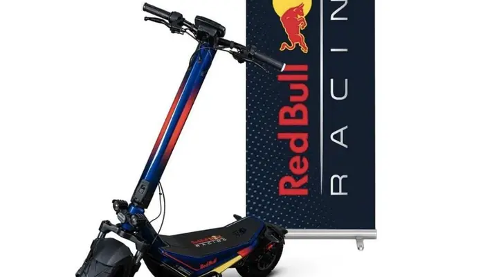 Scooter Electrico de Red Bull Racing llega a tiendas departamental mexicanas