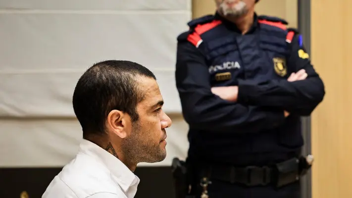 Feministas 'celebran' sentencia de Dani Alves en España gracias a la Ley Solo Sí es Sí