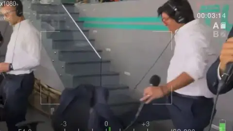 ¡Se enojó! Iván Zamorano pateó una silla en transmisión tras fallo de Henry Martín vs Cruz Azul