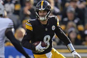 Steelers quita competencia a Russell Wilson y mandan a Kenny Pickett a Filadelfia
