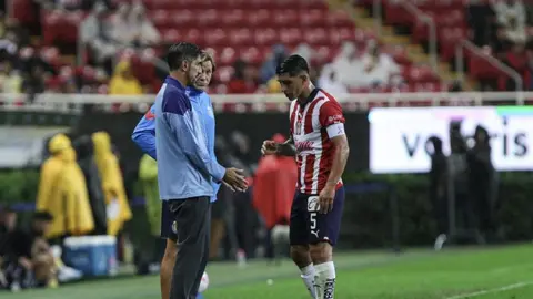 'Pocho' Guzmán negó haber golpeado a Veljko Paunovic: "Eso a nadie se lo perdonan"
