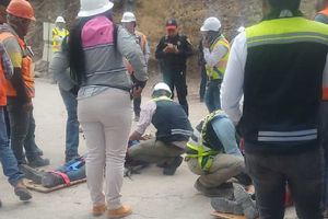 Tren Interurbano: Caen dos trabajadores en las obras; muere uno y el otro queda lesionado