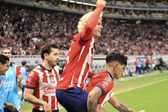 Cowell y ‘Pocho’ Guzmán festejan como ‘vaqueros’ el gol de la victoria ante Juárez