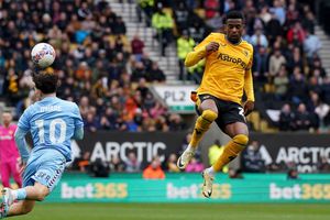 Comentarista 'bromea' sobre Kate Middleton en plena transmisión de la FA Cup