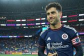 Carles Gil, del New England, manda mensajito a América: 'Aquí van a sufrir'