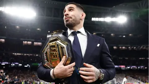 Ilia Topuria, campeón de UFC, visitó el Bernabéu en el Real Madrid vs Sevilla