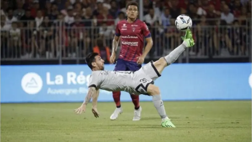 Abuela narró e 'imitó' la chilena de Messi que implsó triunfo del PSG