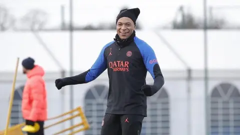 Kylian Mbappé se luce con golazo en entrenamiento con el PSG