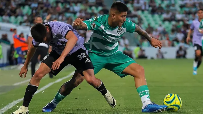 ¡Primera victoria de Ambriz! Santos Laguna vence por la mínima a Mazatlán