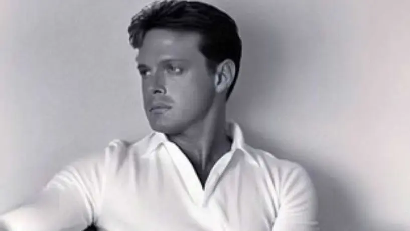 Luis Miguel enciende las redes sociales con foto en blanco y negro