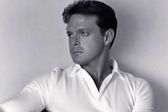 Luis Miguel enciende las redes sociales con foto en blanco y negro