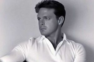 Luis Miguel enciende las redes sociales con foto en blanco y negro