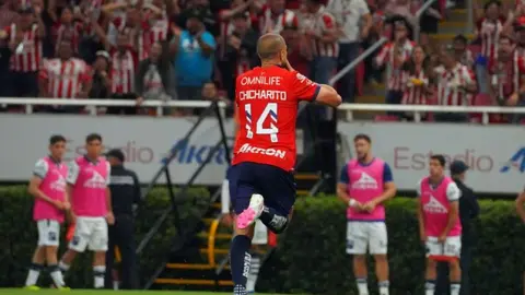 ‘Chicharito’ sigue en duda de cara al duelo ante Querétaro