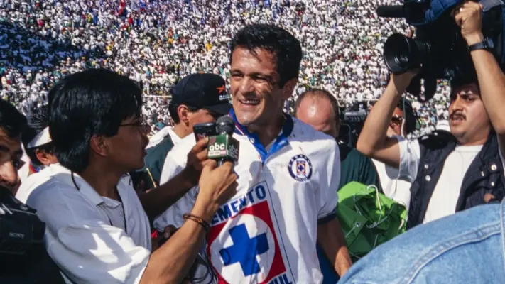 Carlos Hermosillo revela cómo su relación con Laura Flores casi arruina su carrera