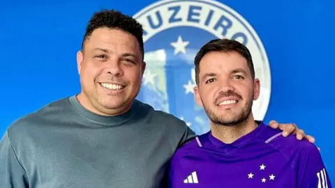 ¡De lujo! Nicolás Larcamón presume foto con Ronaldo Nazario en redes