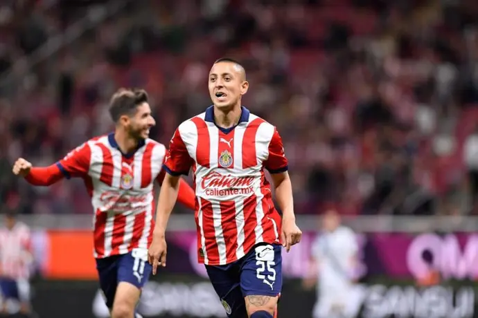¡Por dinero! Piojo Alvarado confesó que le convencieron de llegar a Chivas con 'billetazos'