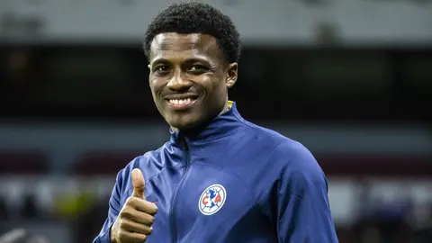 ¡Su nuevo hogar! Javairo Dilrosun está en el Estadio Azteca para el América vs Monterrey