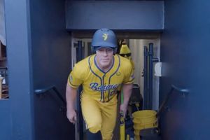 ¿Nueva faceta? John Cena es captado jugando beisbol