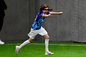 Hijo de Luis García falla un penalti pero se redime y anota gol en la People's League