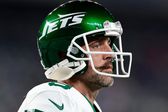 Aaron Rodgers es captado en calles de California ejercitándose para su regreso a Jets