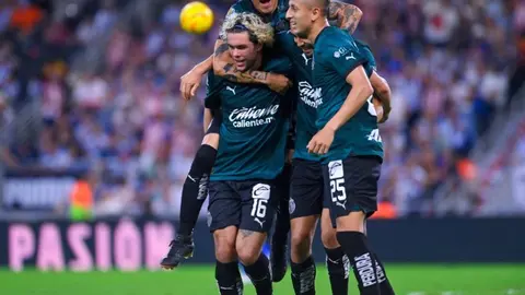 ¡Resurgió el Rebaño! Con polémica y suerte, Chivas venció a Rayados y le quitó el invicto