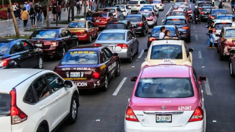 ¡Toma tus precauciones! Estos autos no circulan este viernes 26 de abril