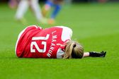 Frida Maanum, del Arsenal Femenil, se desploma durante la Final de la Copa de la Liga