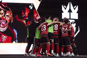 Escorpión Dorado celebra como 'Chicharito' Hernández tras goleada en Kings League Americas