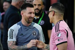 ¡Vaya crossover! Lionel Messi y Daddy Yankee se saludan previo al duelo de Inter Miami