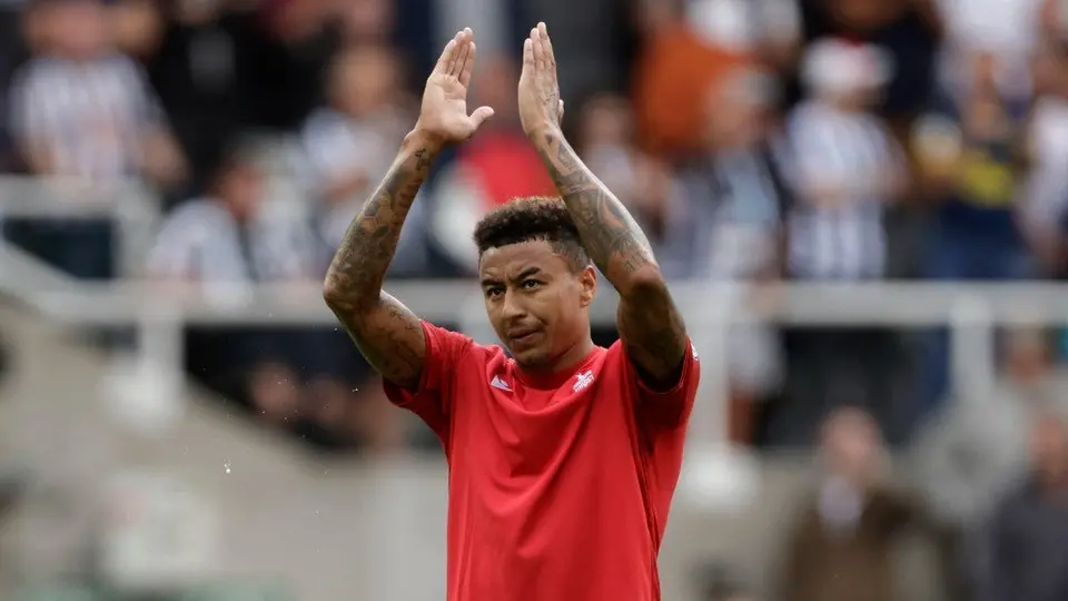 Video: Nottingham Forest sorprendió al mundo con jugada pizarrón en tiro de esquina
