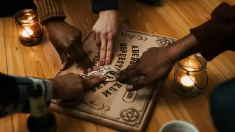 Niños se desmayan después de jugar a la ouija durante el receso en una escuela primaria de Puebla