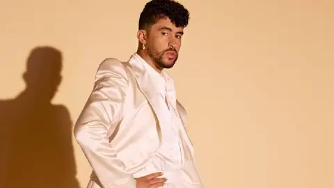 ¿Sabías que Bad Bunny se ha convertido en un verdadero ícono de moda? Descubre las razones detrás de su impacto en el mundo de la moda