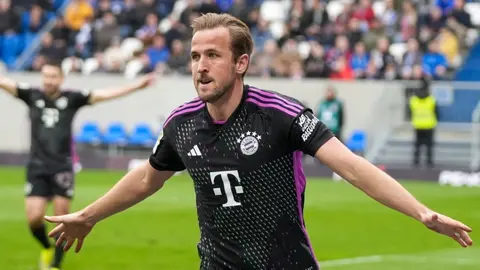 Kane bate récords goleadores en paliza del Bayern Múnich ante Darmstadt en la Bundesliga