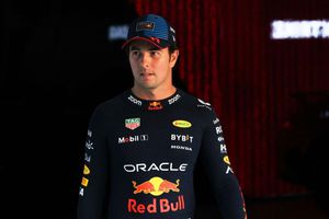 Checo Pérez busca un contrato por dos años con Red Bull