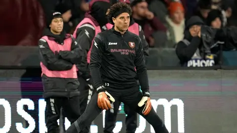 Guillermo Ochoa, ni a la banca de Salernitana en empate frente a Sassuolo
