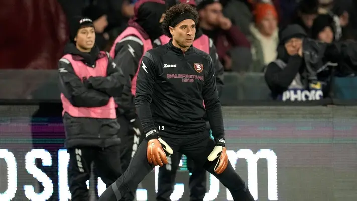 Guillermo Ochoa, ni a la banca de Salernitana en empate frente a Sassuolo