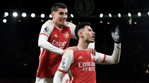 Arsenal vence a Liverpool y le corta la racha de 15 partidos sin perder