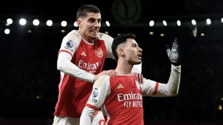 Arsenal vence a Liverpool y le corta la racha de 15 partidos sin perder