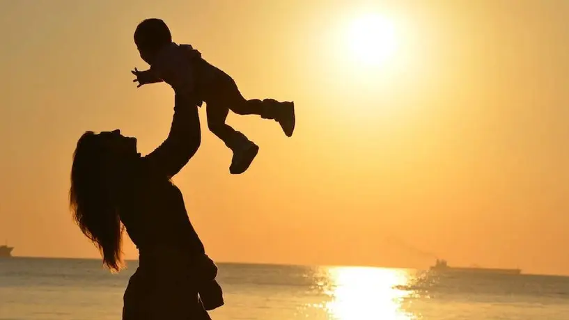 ¿Te interesa una beca para madres solteras 2024 y recibir hasta 2,400 pesos? Aquí te explicamos todo