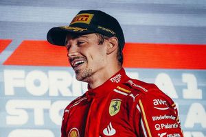 ¡Jugada maestra! Aficionada le pide un autógrafo a Charles Leclerc en acta de matrimonio