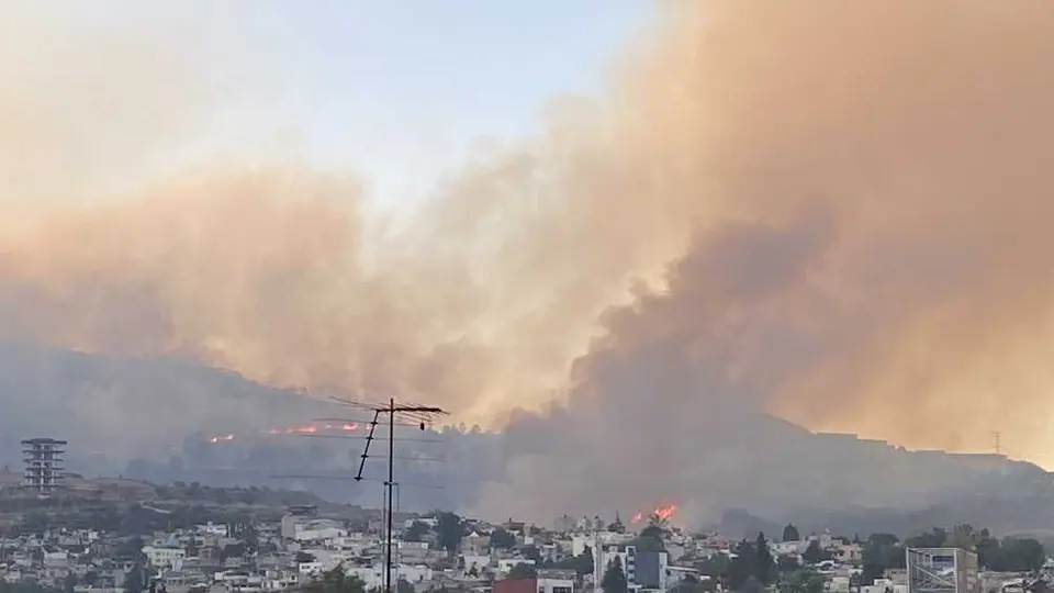 Reportan incendio en zona de Atizapán