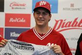 ¡Ya es rojo! Trevor Bauer fue presentado con los Diablos Rojos del México de manera oficial