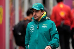 ¡Adiós rumores! Fernando Alonso firma renovación multianual con Aston Martin
