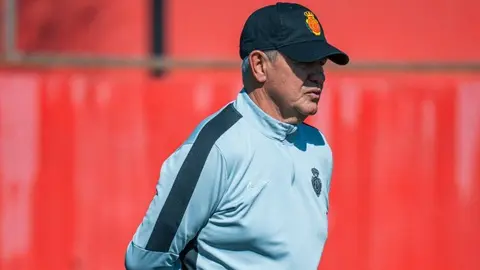 Javier Aguirre consuela a jugadores del Mallorca: “Somos una familia y dimos lo que tenemos”