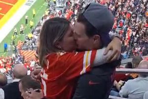 ¿La envidia de Taylor Swift? Aficionada recibe propuesta de matrimonio en el Super Bowl