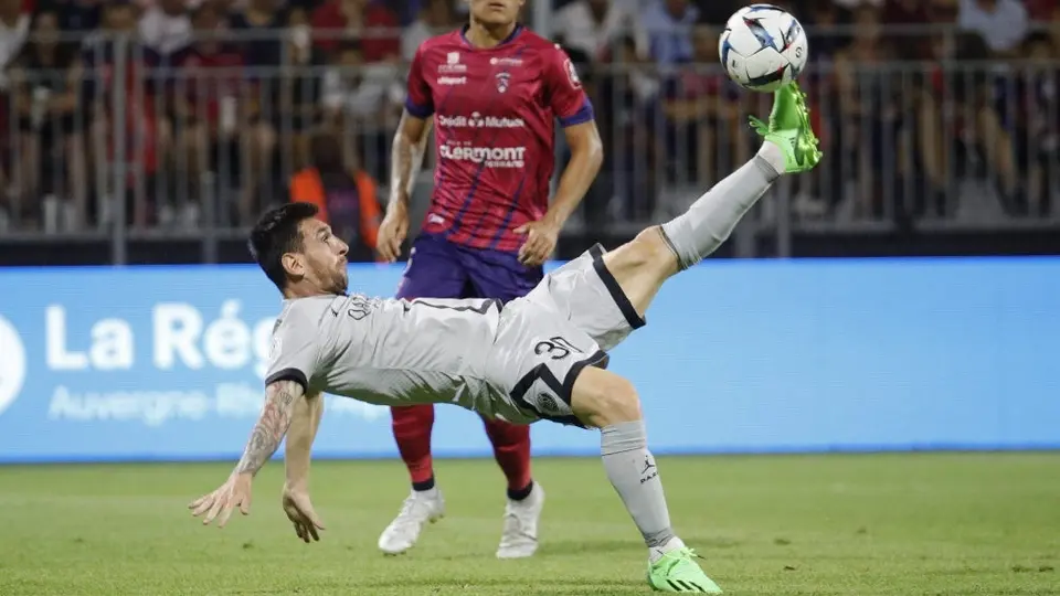 Video: Messi marcó un golazo de chilena en la goleada del PSG en la Ligue 1