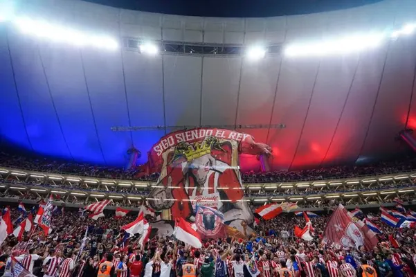 "Sigo siendo el Rey": Así fue el mensaje que la afición de Chivas le mandó a América